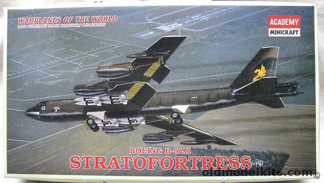 Academy 1/144 Boeing B-52H Stratofortress with GMA-87A Skybolt / AGM-69 SRAM / AGM-28 Hound Dog / ADM-20 Quail Missiles - BAGGED - (ex Crown), 4432 plastic model kit